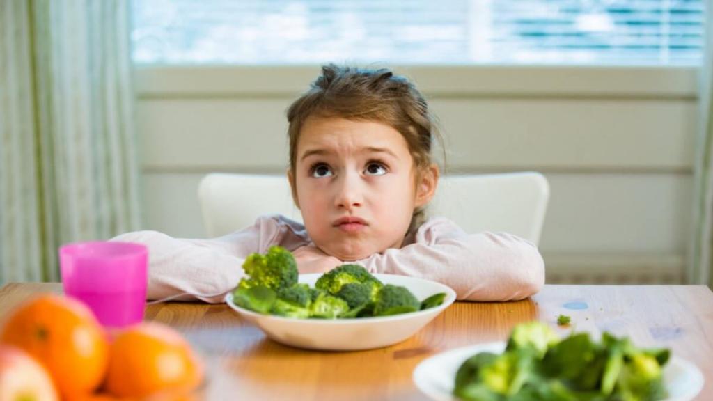 Ребенок плохо кушает: выращиваем вместе овощи и фрукты и другие уловки для укрощения "нехочухи"