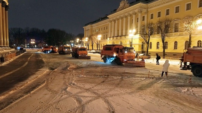 Такого не было 10 лет: в Петербурге высота сугробов к началу рабочей недели достигнет полуметра