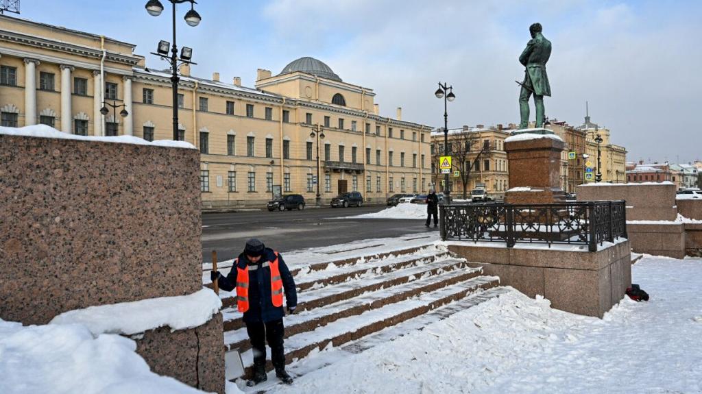 Такого не было 10 лет: в Петербурге высота сугробов к началу рабочей недели достигнет полуметра