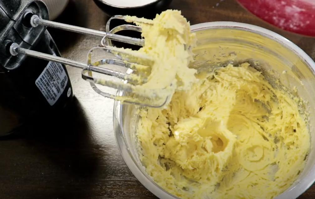 Чтобы черничный пирог был вкуснее, добавляю в него лимонную цедру: рецепт