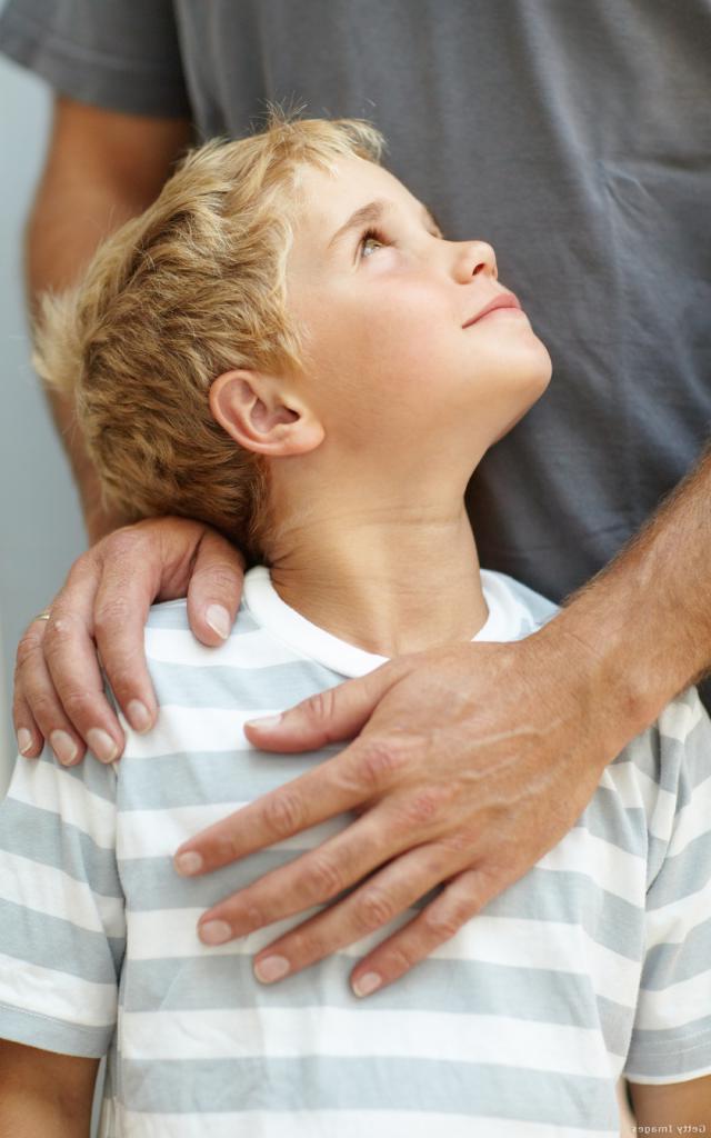 «Не волнуйся, что бы ни случилось, мы поможем!»: поддерживающие фразы, которые отцу стоит часто говорить сыну