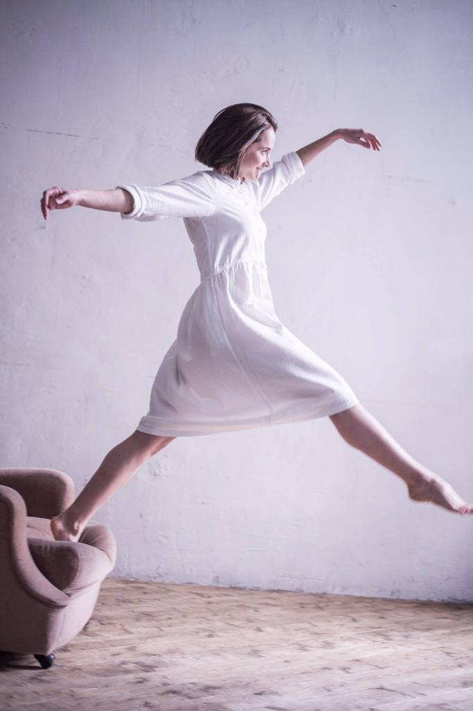 Родилась в Азербайджане, мечтала о балете: что известно о звезде "Калашникова" (новые фото)