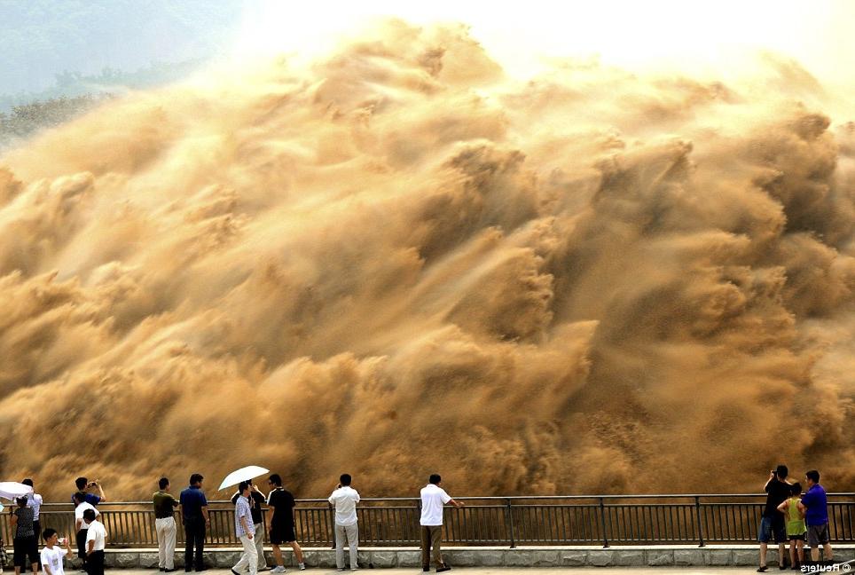 Воздушные массы, насыщенные пылью из Сахары, станут причиной необычного метеорологического явления в странах Европы