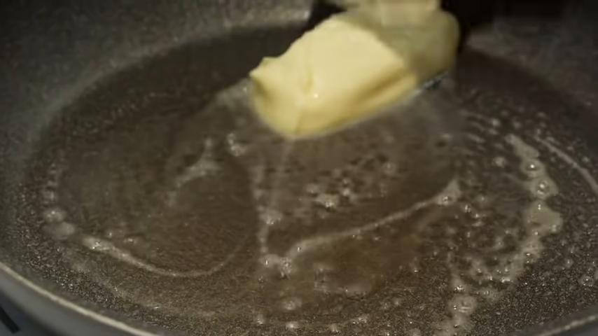 Завтрак для идеального утра: как приготовить французский омлет с сыром