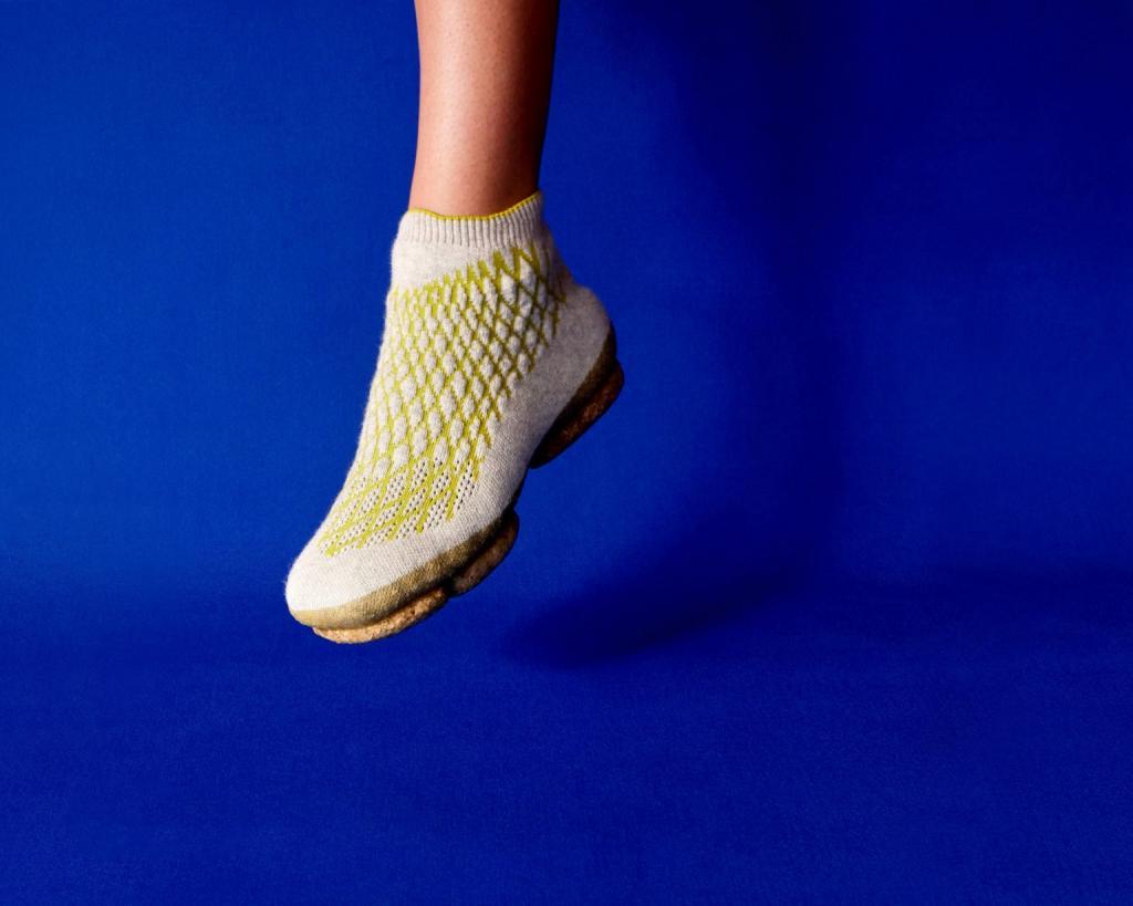 Не очень красивые, зато разлагаются быстро: дизайнер изобрела кроссовки из собачей шерсти и грибного мицелия
