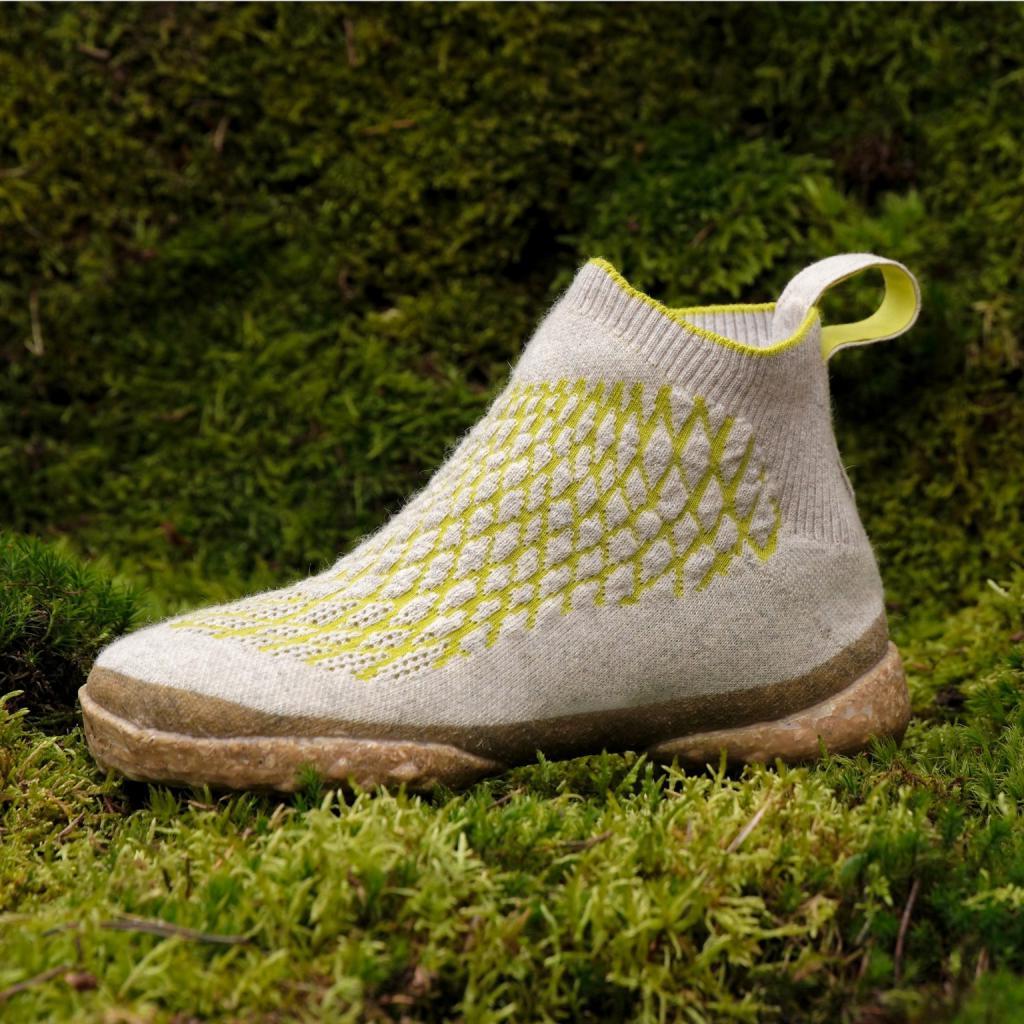 Не очень красивые, зато разлагаются быстро: дизайнер изобрела кроссовки из собачей шерсти и грибного мицелия