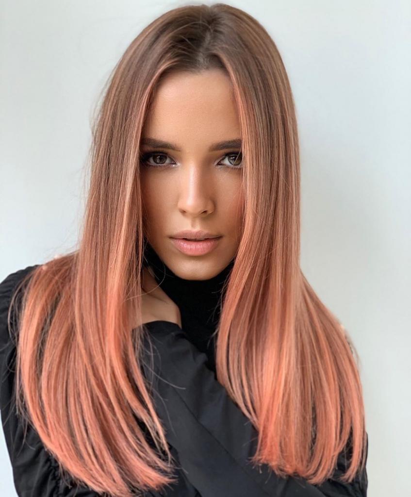 «Розовое золото» — это трендовый оттенок волос в 2021 году: какое окрашивание выбрать, чтобы выглядеть модно