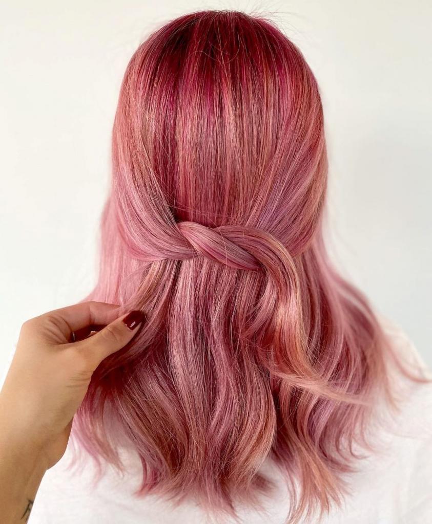 «Розовое золото» — это трендовый оттенок волос в 2021 году: какое окрашивание выбрать, чтобы выглядеть модно