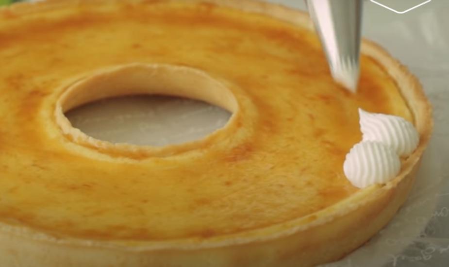 Домашний тарт из песочного теста, ягод и сырного крема: впечатляет дизайном и изумительным вкусом