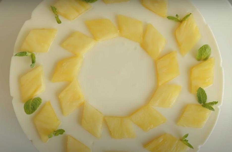 Не десерт, а настоящее искусство: готовим ананасовый чизкейк с красивым дизайном
