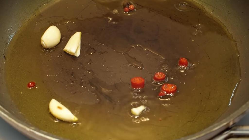 Итальянское блюдо к семейному ужину: как приготовить пасту с митболами и томатным соусом