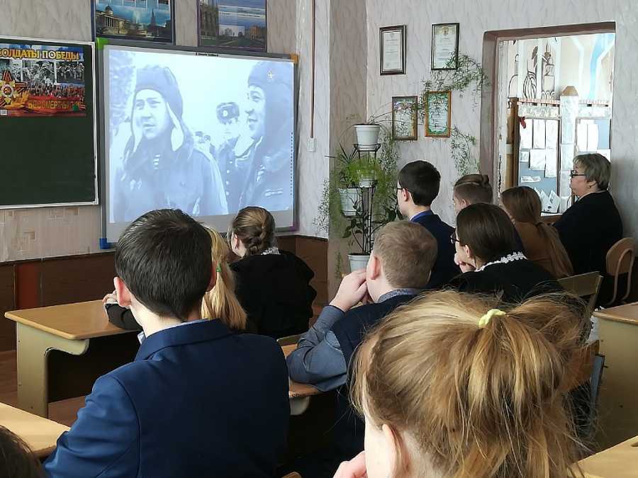 23 % школьников не смогли найти пример для подражания: российские подростки назвали своих героев