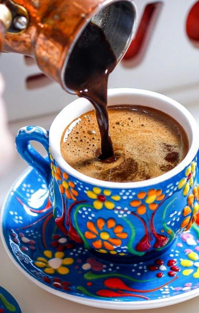 Не сразу после пробуждения: кофе прибавит бодрости, только если пить его в определенное время
