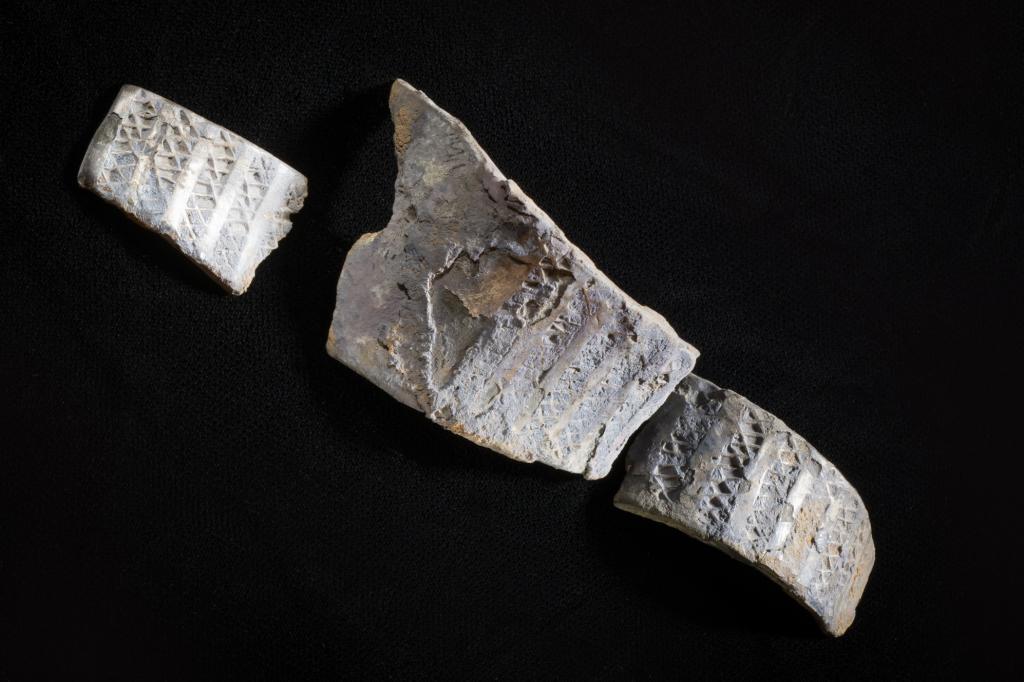 Официальное сокровище: как выглядит драгоценный клад викингов, найденный в Великобритании и признанный национальным достоянием