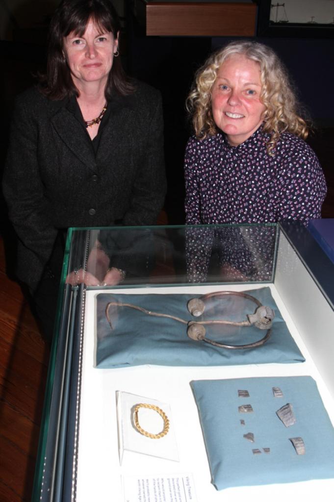 Официальное сокровище: как выглядит драгоценный клад викингов, найденный в Великобритании и признанный национальным достоянием