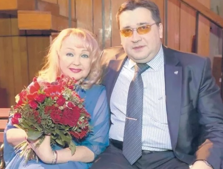 Наталья Гвоздикова простила мужа, у которого 12 лет была другая семья. Как актрисе удалось закрыть глаза на измены супруга