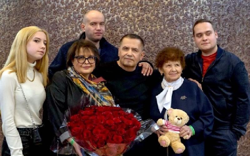 "Мама, сестра, сыновья и внучка": Николай Расторгуев показал свое большое семейство