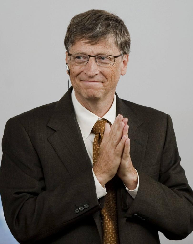 Новая теория заговора: зачем тиктокеры жгут снег и в чем обвиняют Билла Гейтса