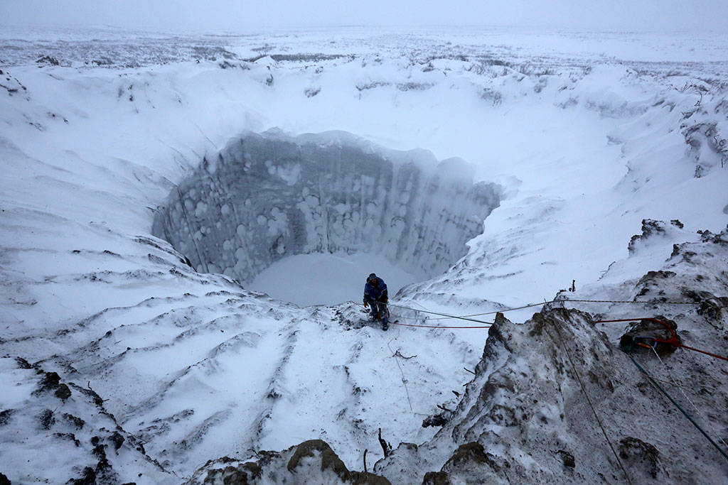 "Ничего не падало": ученые объяснили происхождение кратера на Ямале летом прошлого года