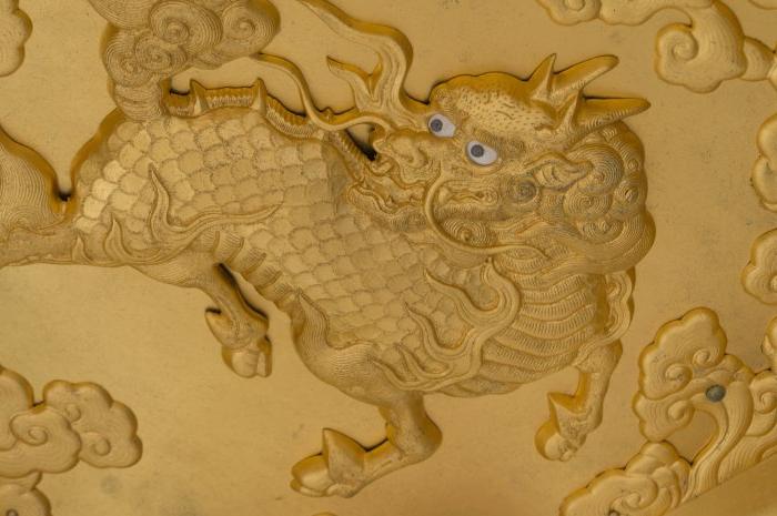 Они везде стоят с отпугивающим выражением: не лев, не дракон, а Килин - очень важный персонаж китайской мифологии
