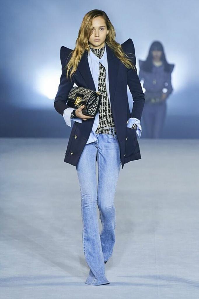 Все главные джинсовые тенденции весны 2021-го и вдохновляющие образы для стильного ношения