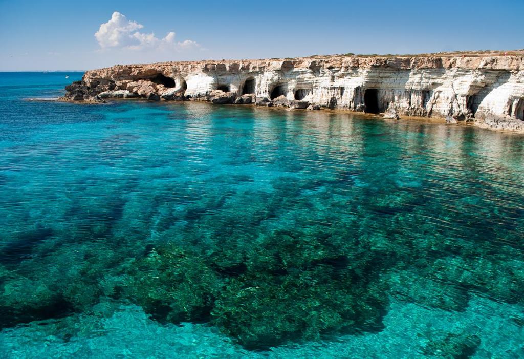 Российские туристы не смогут побывать на Кипре в марте: страна занесена в "серый" список
