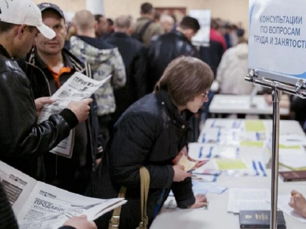 Безработица в России вернется на допандемический уровень в 2022 году, рассказали эксперты