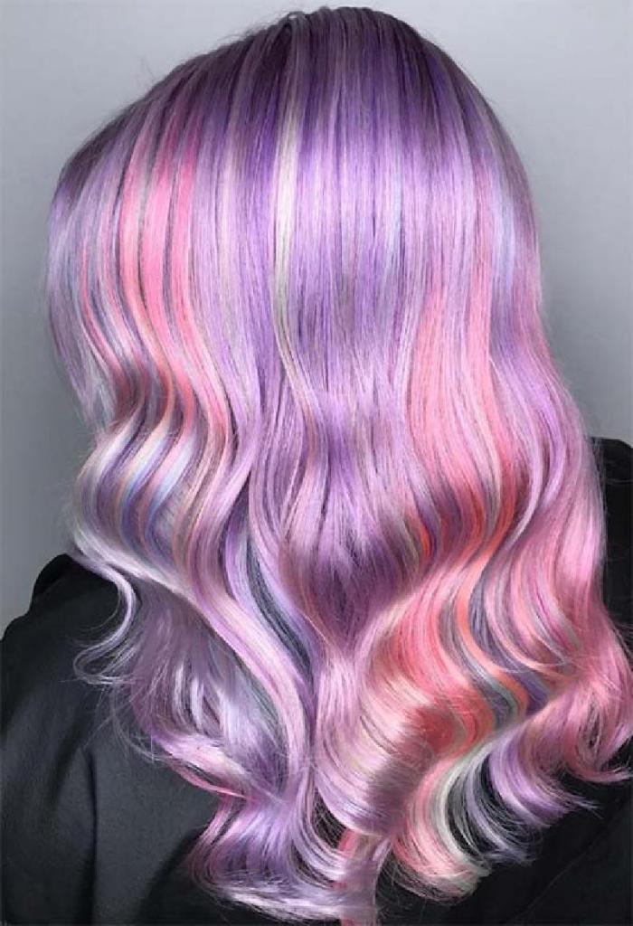 Красота лиловых переливов: фотографии докажут, что необычные оттенки на волосах смотрятся очень женственно и эффектно