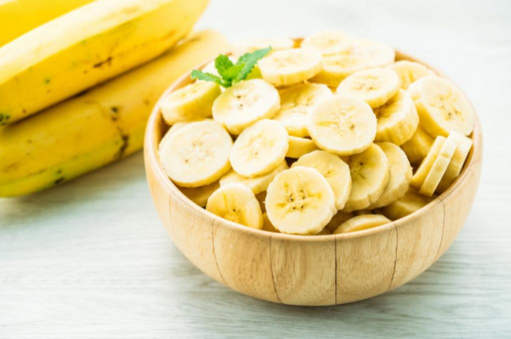С овсянкой, бананом и не только: натуральные рецепты скрабов для тела для гладкой и сияющей кожи