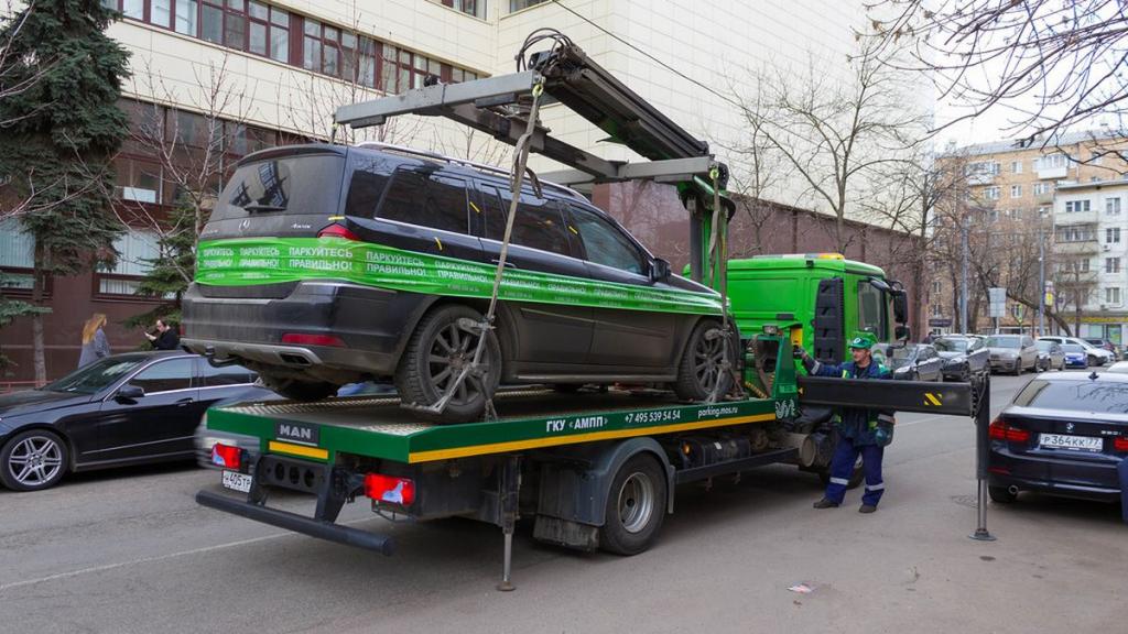 Volkswagen на Варшавском: названы чаще всего эвакуируемые в Москве автомобили и распространенные места неправильной парковки