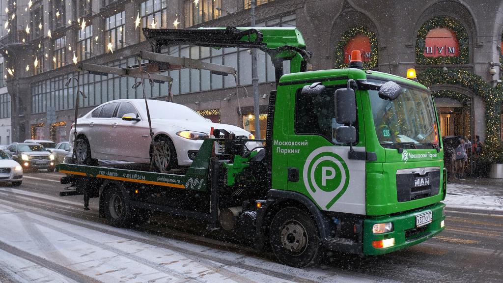 Volkswagen на Варшавском: названы чаще всего эвакуируемые в Москве автомобили и распространенные места неправильной парковки