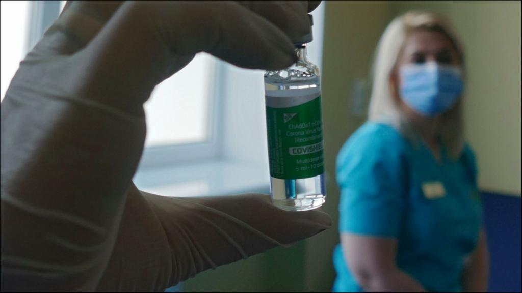 В России разрабатывают вакцину, которая сможет защитить от COVID-19 на 13-17 лет