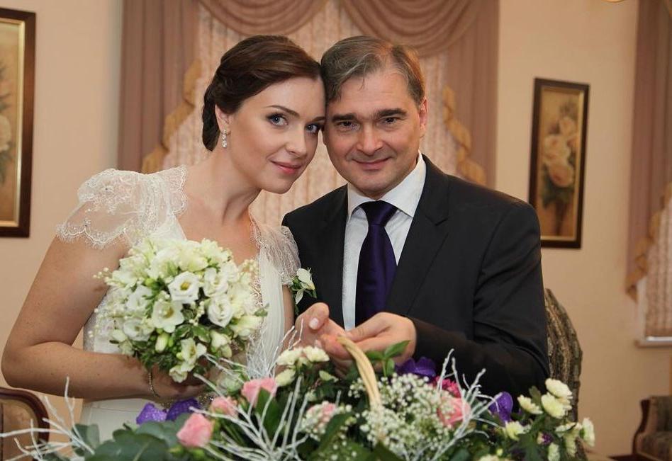 Семья Светланы Антоновой: знаменитая сестра, супруг-актер и трое детей