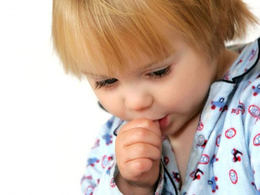 Ребенок грызет ногти: как отучить от вредной привычки