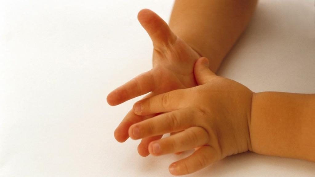 Длина детских пальцев может зависеть от дохода мамы: новое исследование