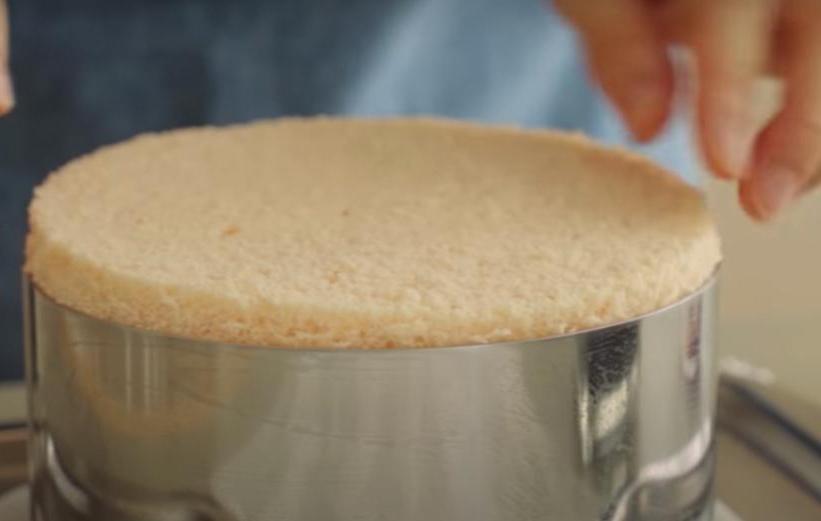 Инжирный торт с удивительным дизайном: как приготовить бисквитное угощение с нежнейшим кремом