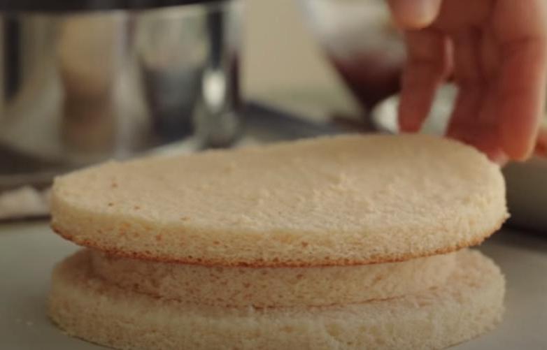 Инжирный торт с удивительным дизайном: как приготовить бисквитное угощение с нежнейшим кремом