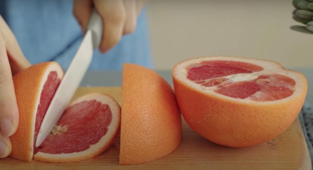 Сочный грейпфрут и сливочный сыр: как приготовить яркий чизкейк без использования духовки