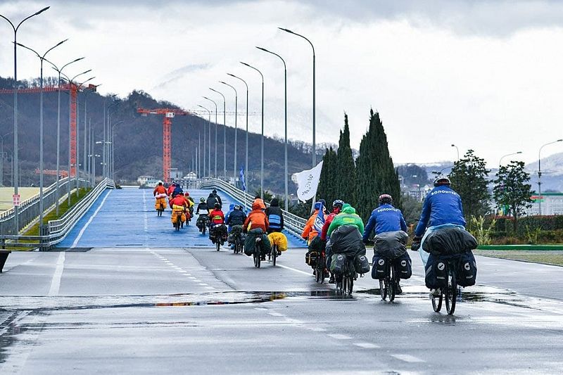 Вокруг России за 283 дня: в Сочи стартовала уникальная экспедиция на велосипедах
