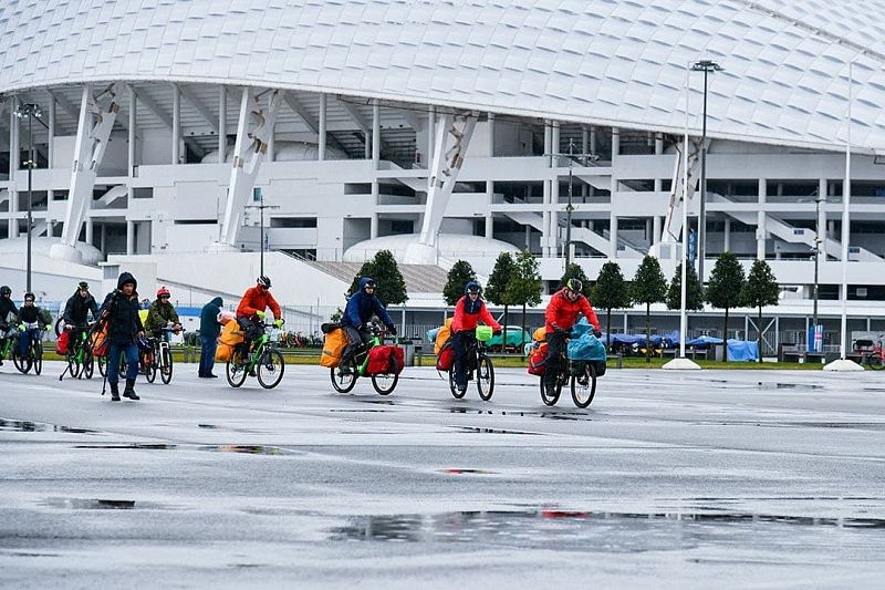 Вокруг России за 283 дня: в Сочи стартовала уникальная экспедиция на велосипедах
