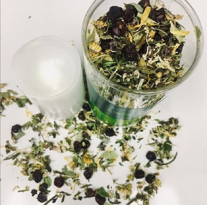 Против авитаминоза и для души: эксперт дал советы, как правильно сушить, заваривать и пить травяные чаи