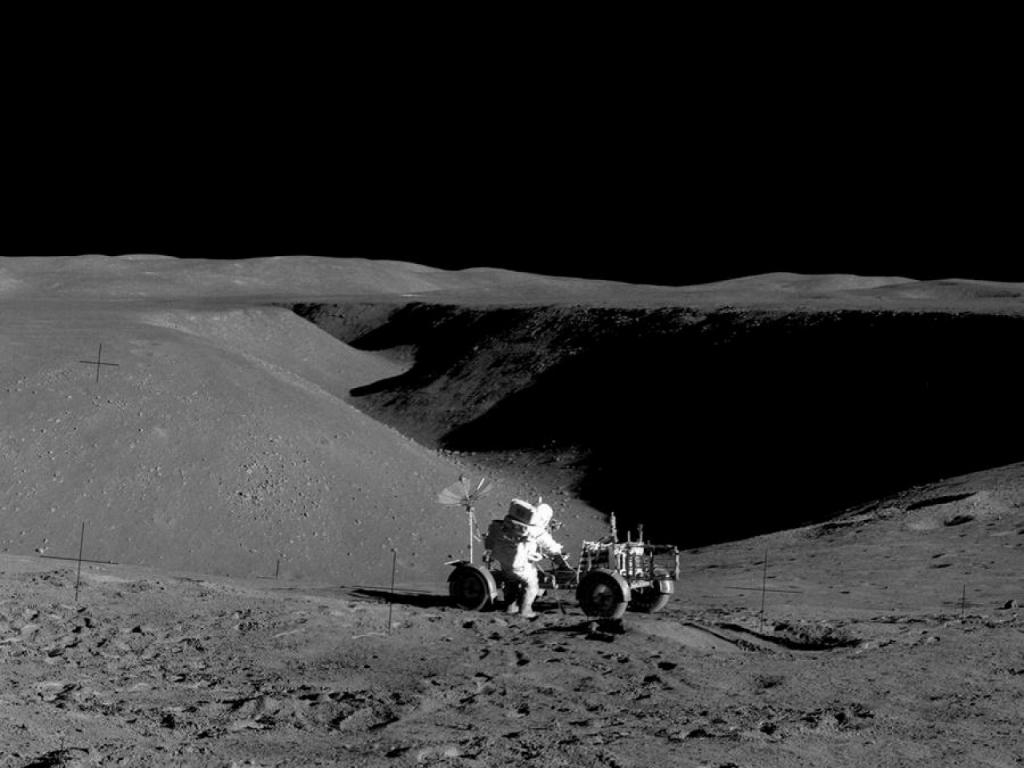 Единственный человек, чей прах покоится на Луне: астрогеолог Юджин Шумейкер исполнил свою мечту, но, правда, не при жизни