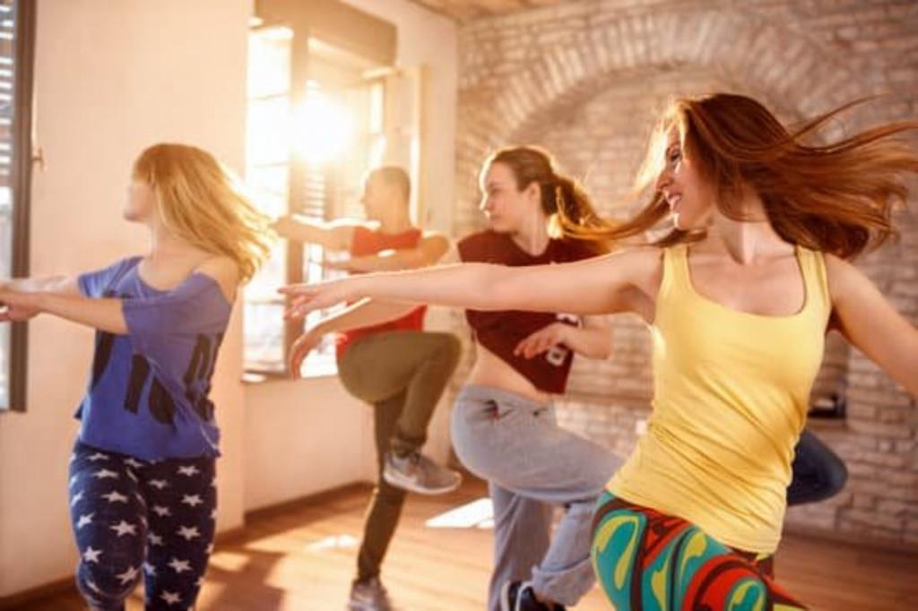 Зеркальность для восстановления здоровья: почему танцевальная терапия очень эффективна