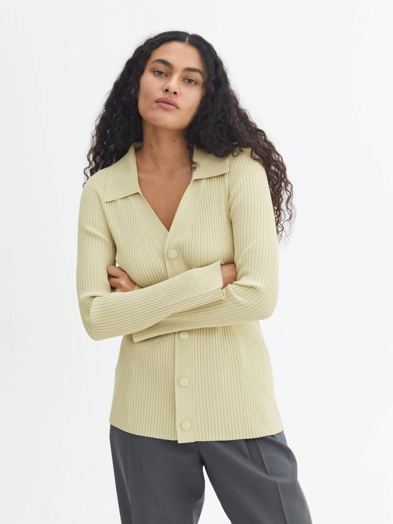 Вязаные кардиганы и пуловеры — горячий и согревающий тренд весны-2021: выбираем модные модели