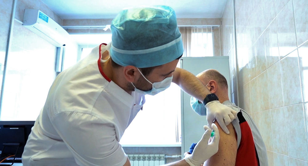 В России завершилась вторая фаза испытаний вакцины от коронавируса «Спутник Лайт»