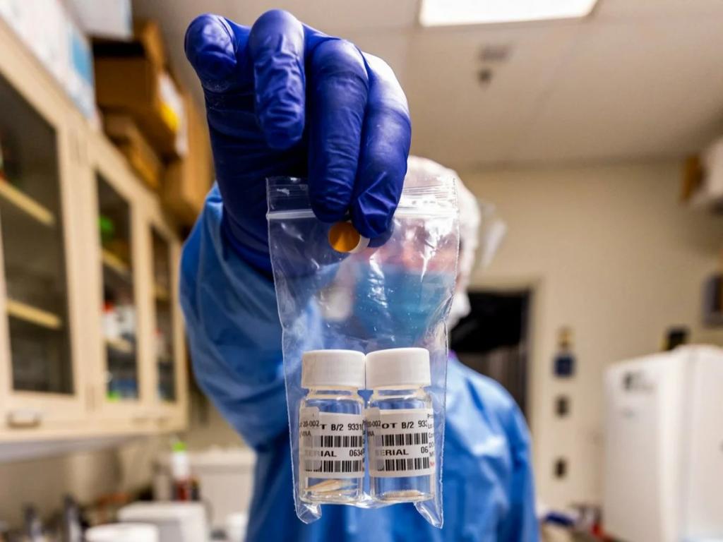 Эксперты заявили о невозможности повторной вакцинации, если первый укол не дал антител