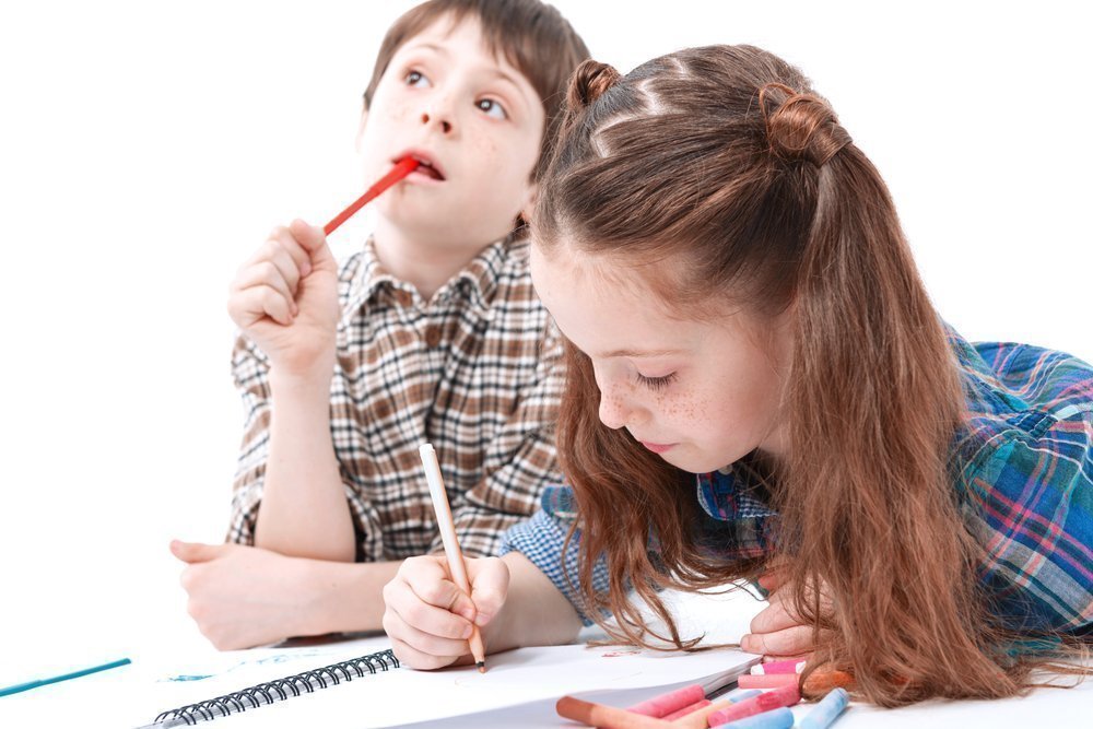 Как отучить детей грызть карандаши и ручки: следите за питанием ребенка