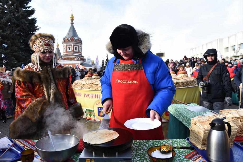 Россиянам рассказали о правильном употреблении блинов на Масленицу