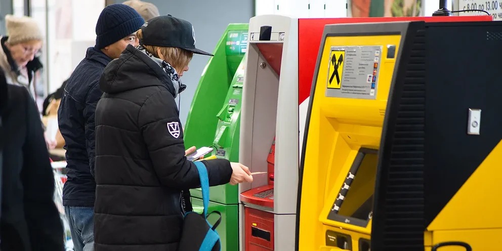 В России количество выпущенных банковских карт достигло рекордного максимума