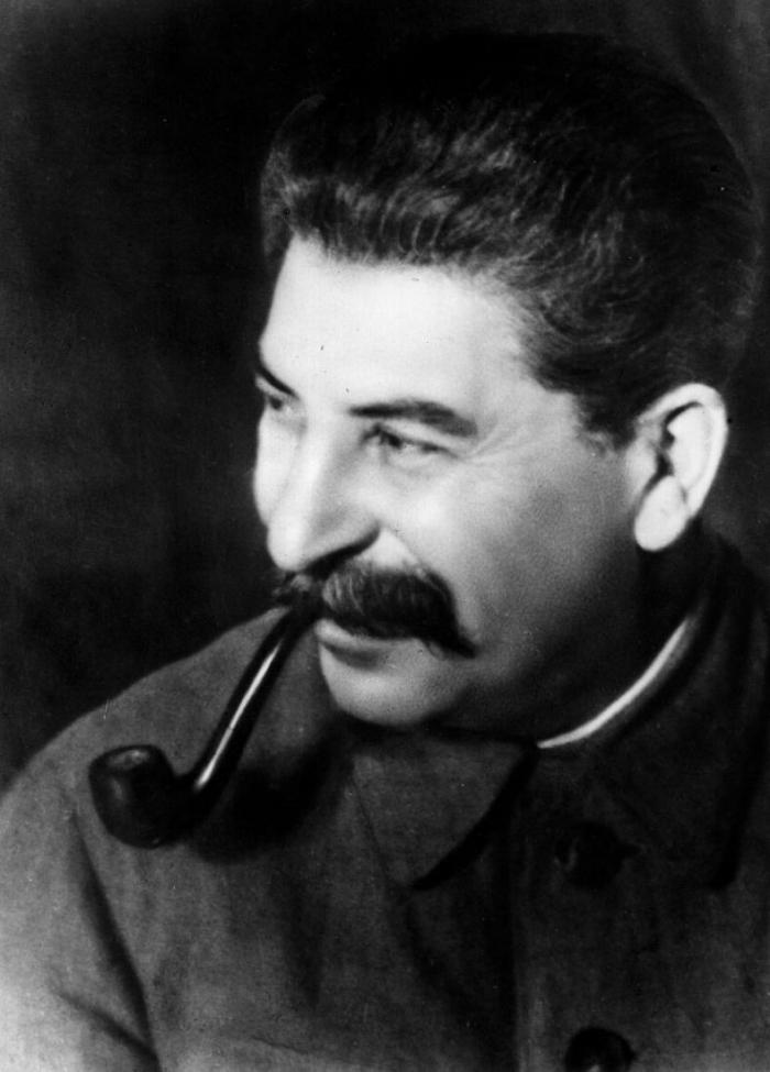 Сталин хотел строить заводы